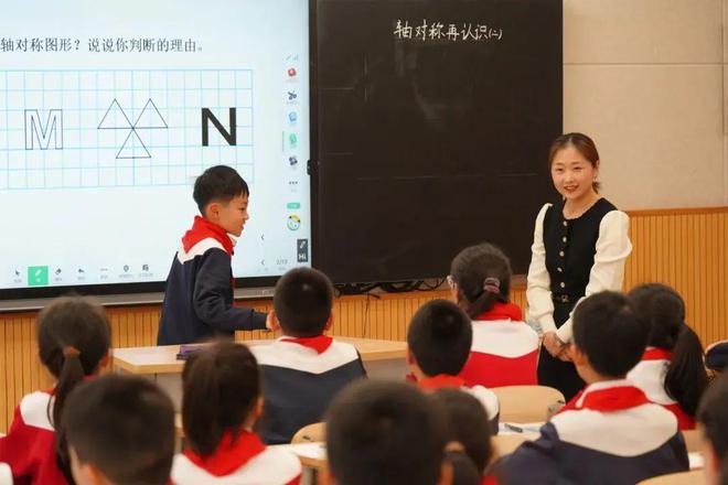 AI赋能 数据支撑精准教学的课堂应用实践——金苹果龙南小学智慧教育研讨会