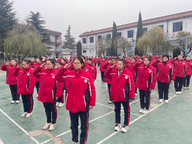 ‌辍学后重新上学：一把开启心灵之门的钥匙(图2)