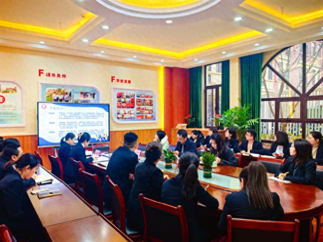 开题凝智明思路 专家引领助深研(图1)