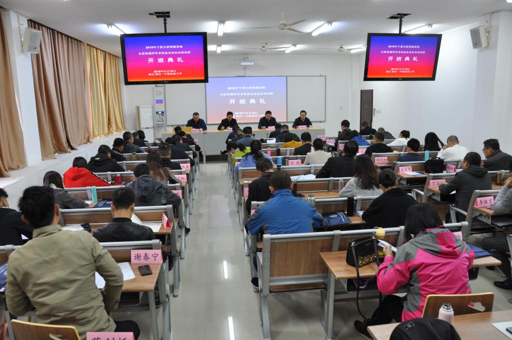 人工智能推动基础教育革新地产教育改革对话会在深圳召开