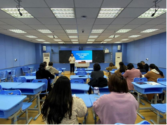 聚焦智慧课堂助力教学创新合肥市育新小学开展智慧课堂专项培训(图1)