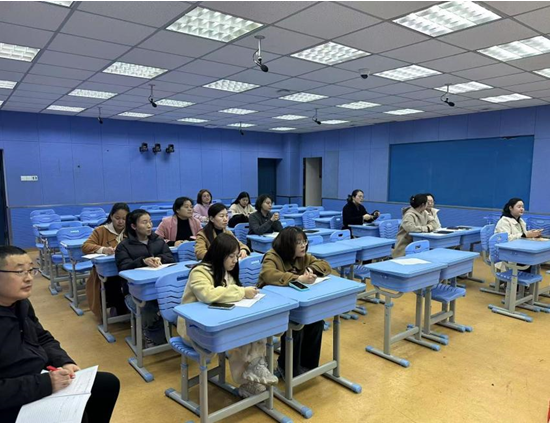 聚焦智慧课堂助力教学创新合肥市育新小学开展智慧课堂专项培训(图2)