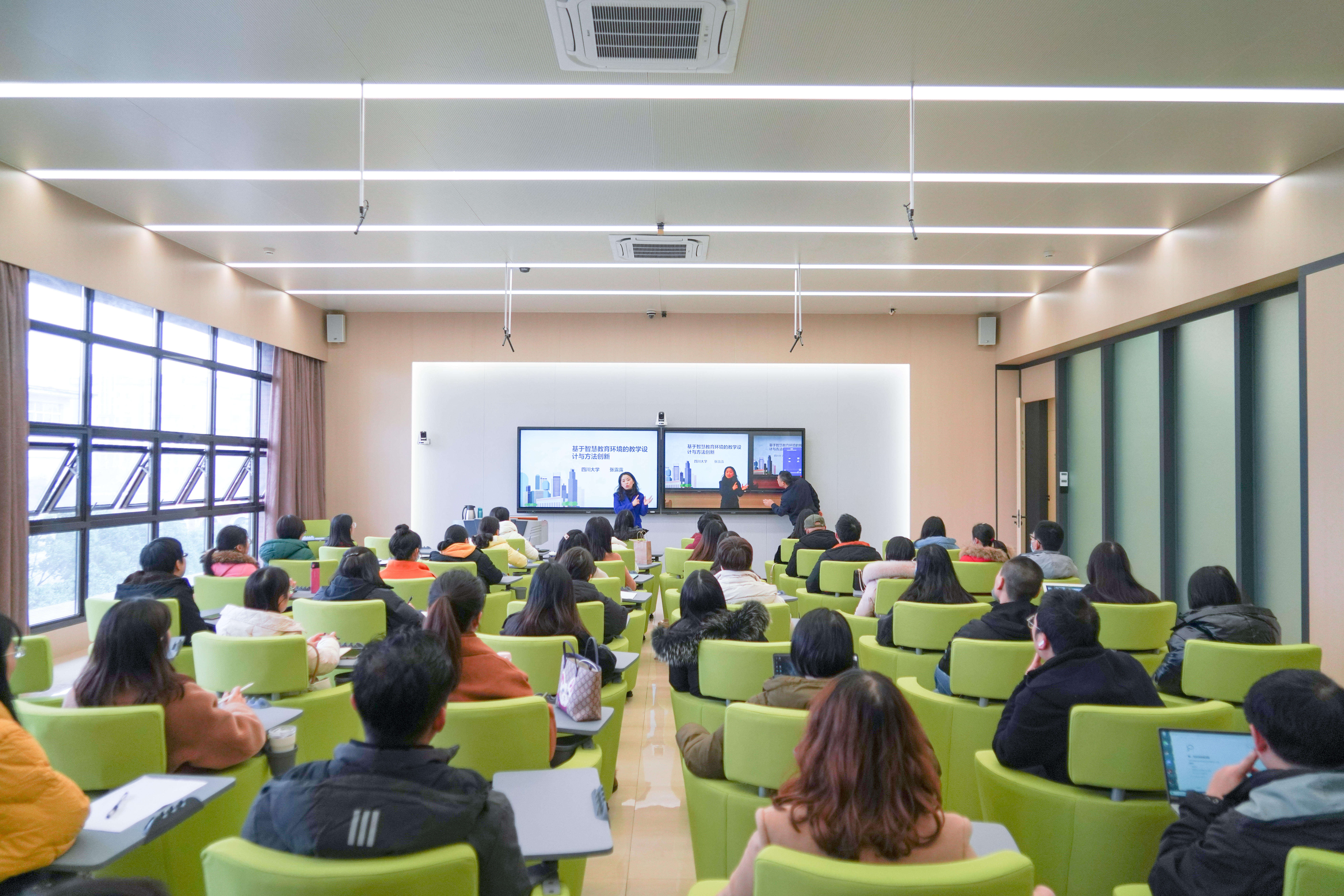 西安石油大学智慧教育大会举办(图1)
