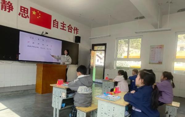 “黑板里的春天”：建行帮扶助力岚皋义务教育优质均衡发展(图3)