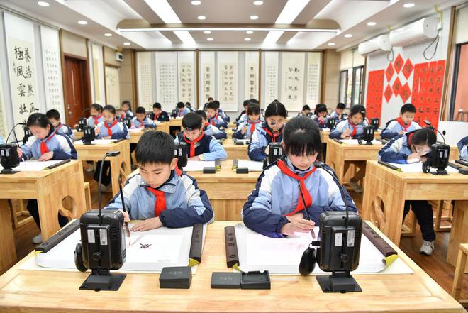 育见高新③西部科学城重庆高新区：打造“三化五全”新智慧美育共同体 构建美育新生态(图1)