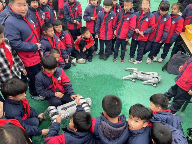 温州启动中小学人工智能教育“乡村公益行”！让AI教育在乡村学校茁壮生长(图2)