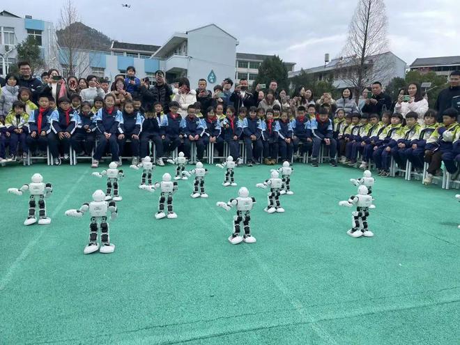 温州启动中小学人工智能教育“乡村公益行”！让AI教育在乡村学校茁壮生长(图1)
