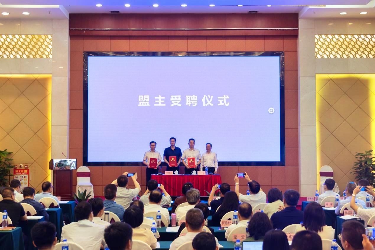 《中国教育报》头版关注｜师生共享“数字课堂”！海南智慧教育这样打造