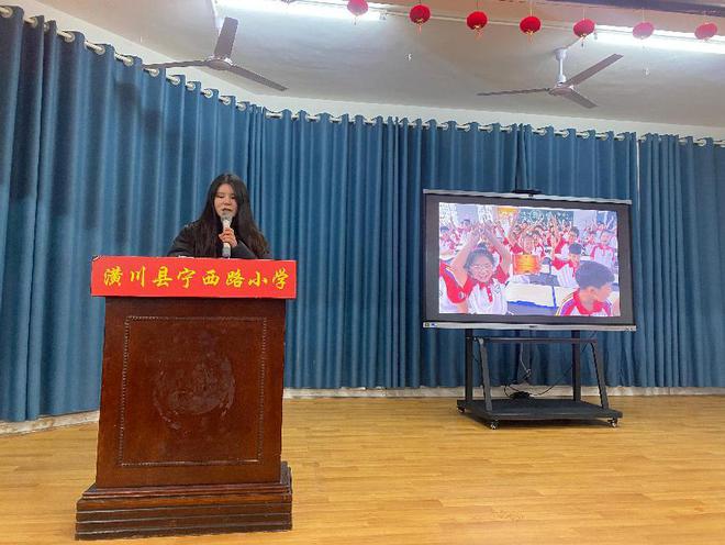 “智”管班集体“慧”做引路人 潢川县宁西路小学名班主任工作室成立暨第二届班主任论坛(图12)