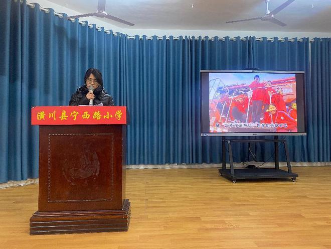 “智”管班集体“慧”做引路人 潢川县宁西路小学名班主任工作室成立暨第二届班主任论坛(图16)