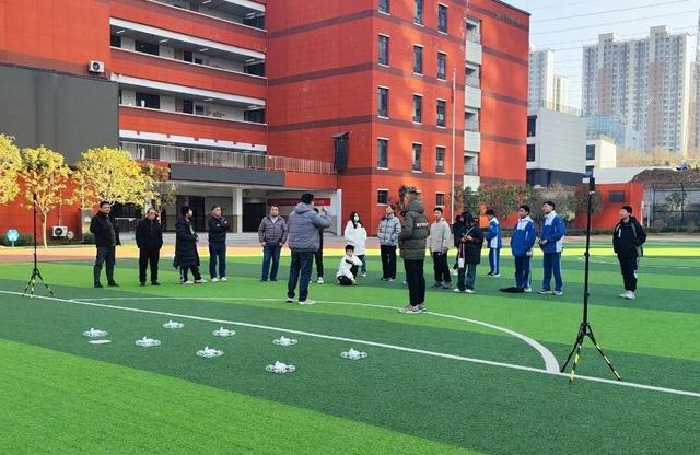西安市航天城第三中学： 探索科技奥秘点亮智慧之光(图4)