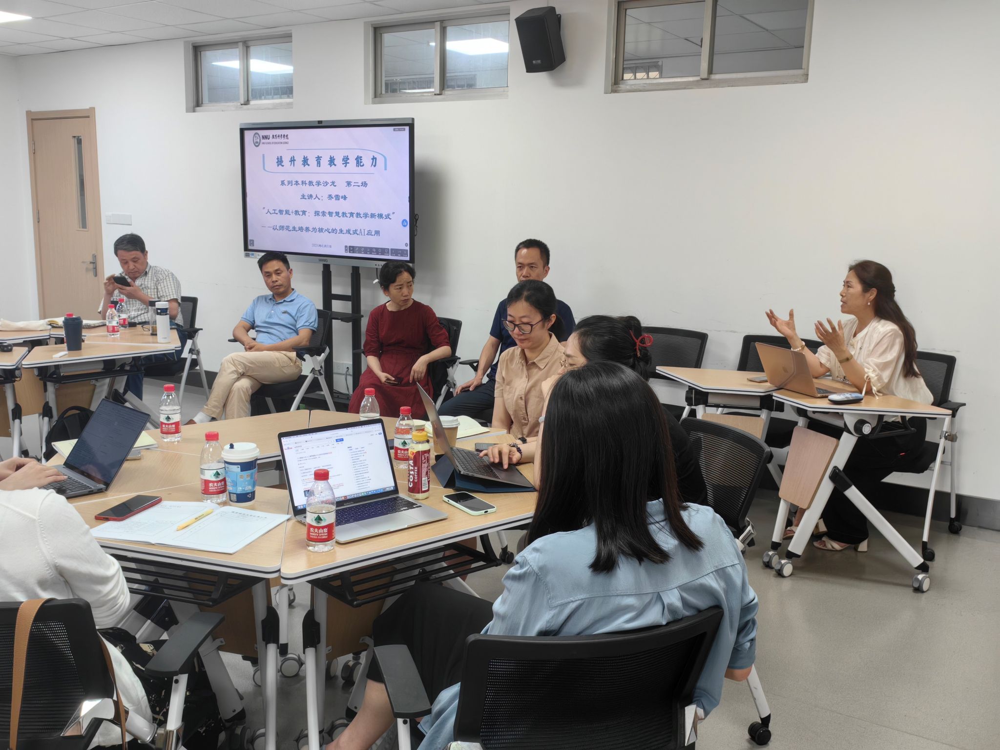 虹口区人工智能教育新纪元：构建智慧课堂的蓝图！(图1)