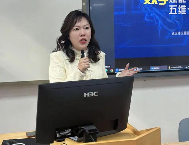 推动教师从适应数字化向引领数字化跨越——《教师学习报告》工作推进会在成都举行(图8)