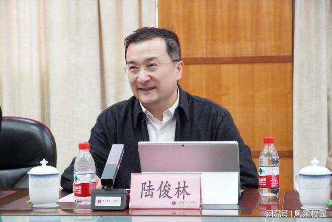 聚焦AI教育：北京大学与重庆一中联动解锁创新人才成长新路径(图2)