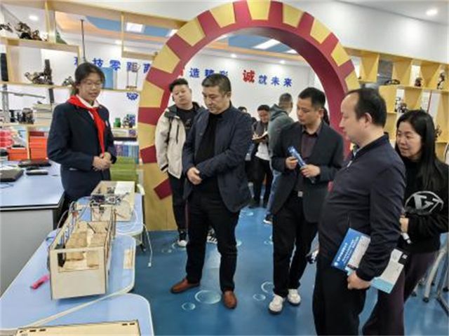 智慧教育不是选择题而是必答题——赤壁市教科院考察团走进合肥市郎溪路小学跟岗学习(图4)