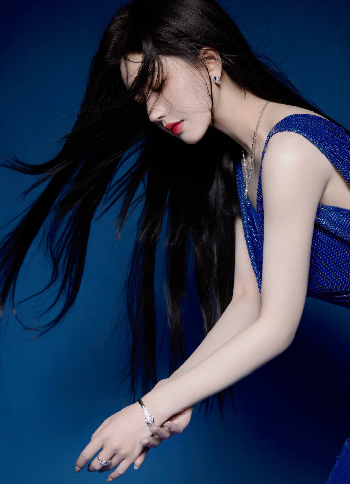 《没带罩子的女邻居2(图1)