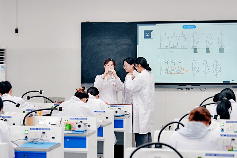 探秘岐伯山麓 郑州医药健康职业学院如何让千年岐黄智慧“重生”(图3)