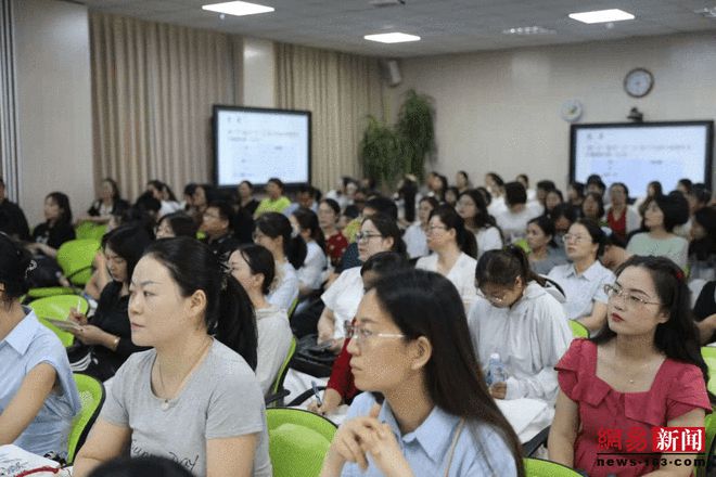 智慧交融共谋语文教育新篇章 ——首届赣豫语文教育新形态建构研讨会在驻马店召开(图4)