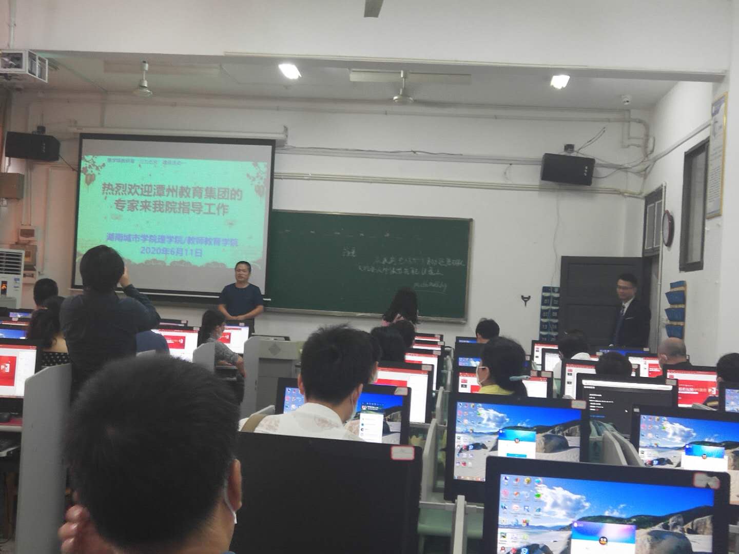 青岛七中数字化教研培训：AI赋能教育的深度解析与技术革新(图1)