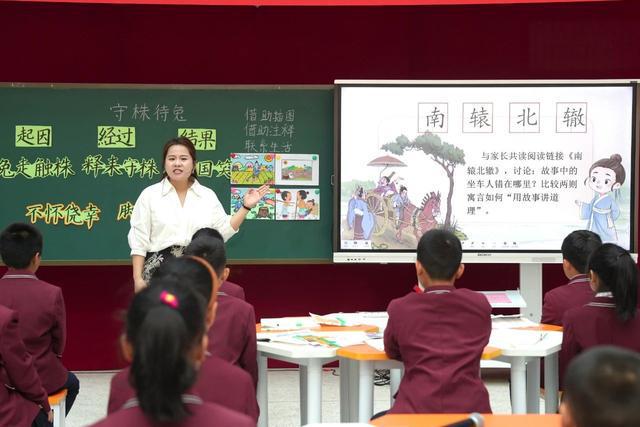 南阳市卧龙区探索AI教育校本化课堂新实践 打造教育新生态(图1)