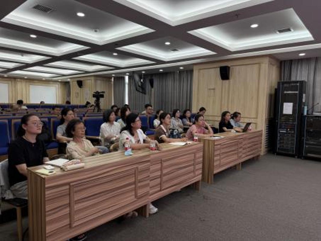 教务处开展AI赋能教学专项培训(图1)