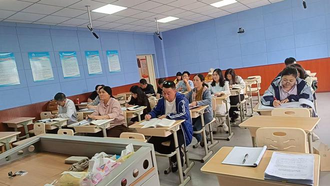 宜宾三江新区罗龙实验小学开展国家智慧教育平台专题培训(图2)