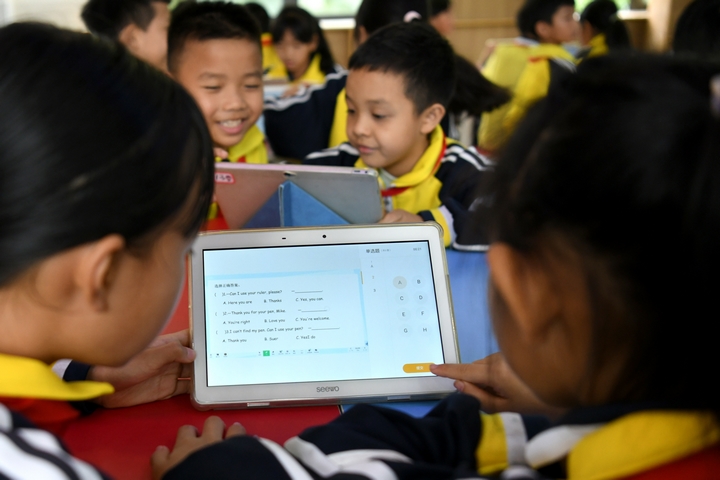 贵州龙里：“智慧课堂”走进搬迁社区 东西部协作成果丰硕(图5)