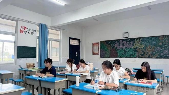 宁陵县育华园高级中学举行语文组新教师岗前培训(图1)