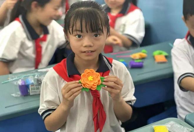 菏泽市第一实验小学：传承牡丹文化 弘扬牡丹精神(图2)