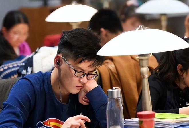 “新型啃老”正向全国蔓延：年轻人不上班不伸手要钱3000块能活(图24)