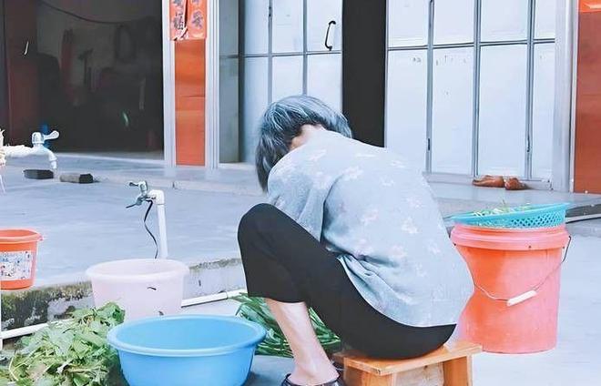 “新型啃老”正向全国蔓延：年轻人不上班不伸手要钱3000块能活(图11)