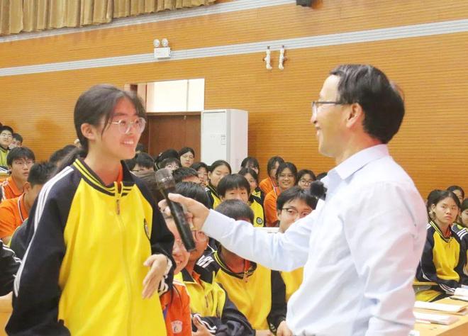 立足时代育见未来——全国著名校长刘邦庆为衡水市第十四中学师生作报告！(图6)