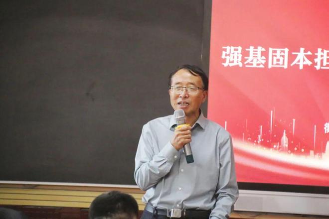 立足时代育见未来——全国著名校长刘邦庆为衡水市第十四中学师生作报告！(图2)