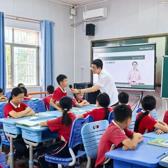 师生共享“数字课堂”！海南智慧教育这样打造(图1)