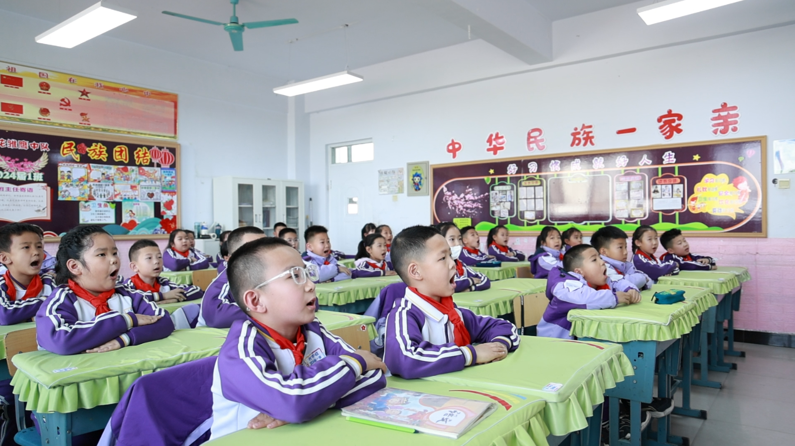 五原县第一完全小学教育集团：智慧教学显实效 AI赋能课堂焕新颜(图2)