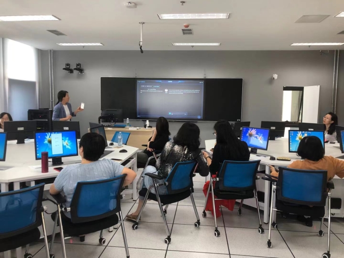 数智创新引领教育未来西安财经大学行知学院以智慧教学与数智素养提升构建育人新生态(图1)