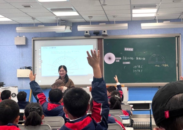 数智赋能以赛促研——合肥市南国花园小学承办庐阳区小学数学智慧课堂优质课评比活动(图2)