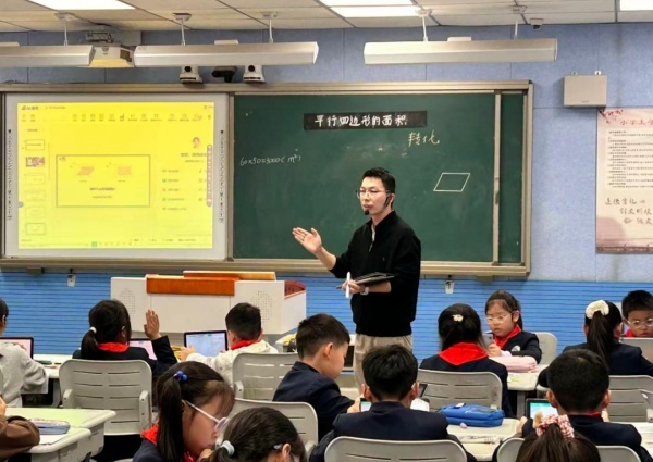 数智赋能以赛促研——合肥市南国花园小学承办庐阳区小学数学智慧课堂优质课评比活动(图3)